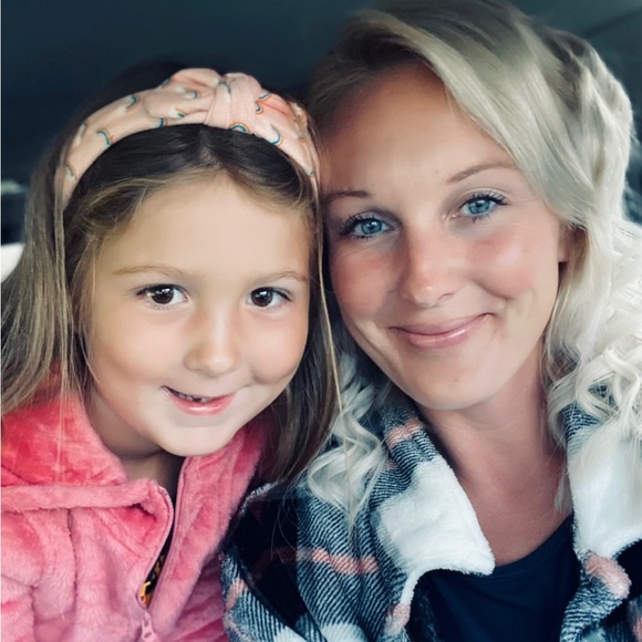 Meet your Posher, Jessica - Picture 1 of 1